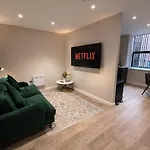 Heart Of Gem 2 Bedroom & Parking!