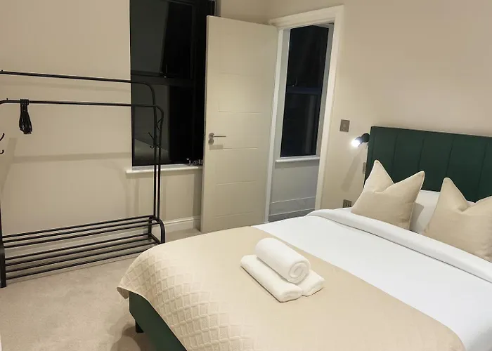 Apartment Heart Of Gem 2 Bedroom & Parking! *