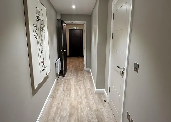 Heart Of Gem 2 Bedroom & Parking!