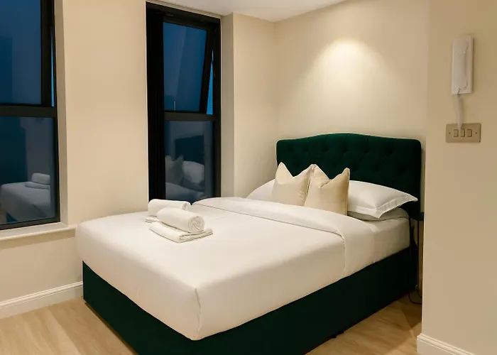 Apartment Heart Of Gem 2 Bedroom & Parking! *